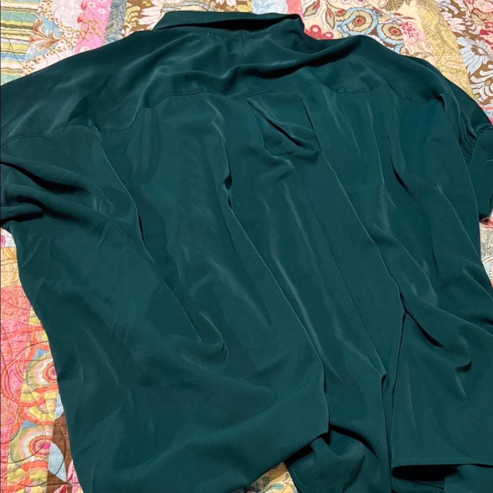 Entro women’s oversized‎ button down. - Picture 4 of 4